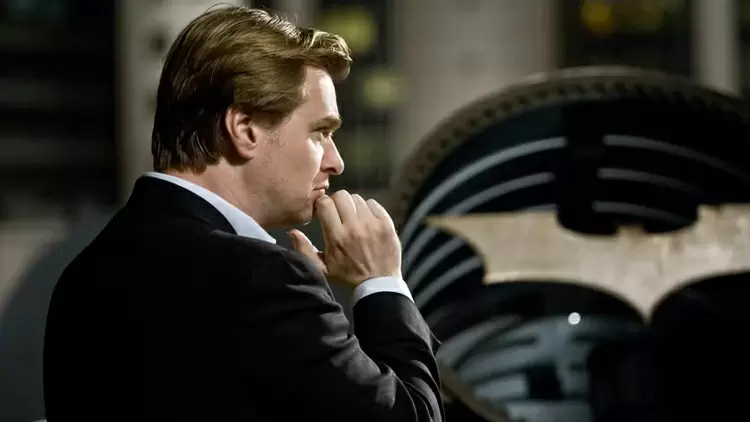 諾蘭是最早用數位視訊拍攝的一線導演之一，而不是傳統的電影。 是真是假？