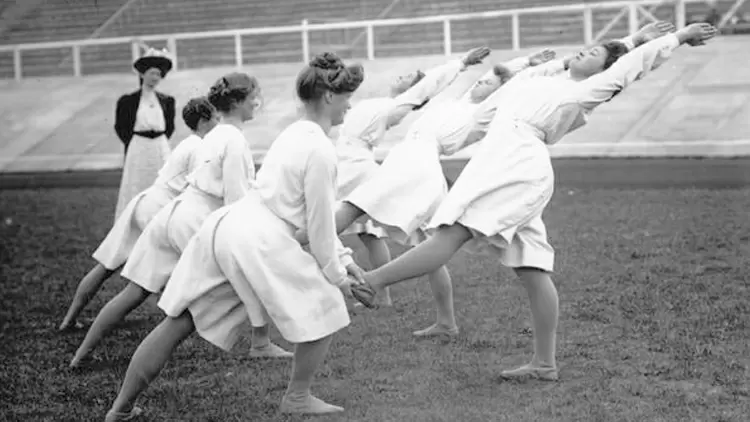 哪屆奧運首次有女性選手參加？