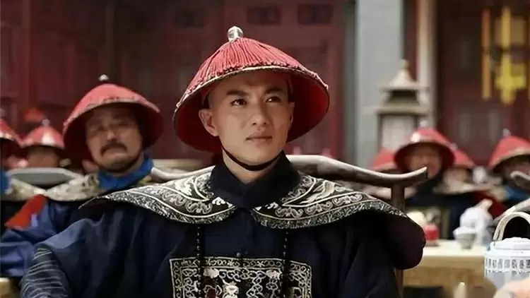 清代一品文官的補子(官服胸前或後背上織綴的一塊圓形或方形織物)是什麽圖案?