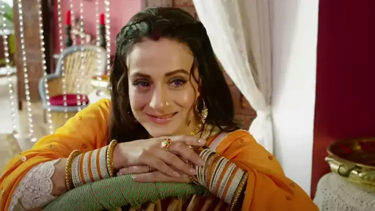 你是薩基娜，塔拉·辛格善良溫柔的妻子。