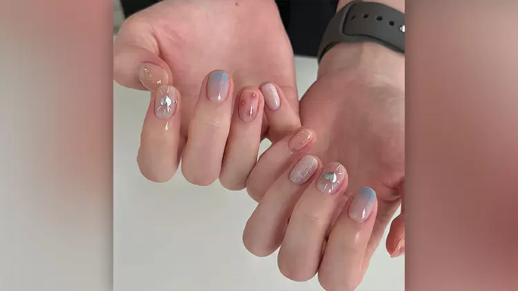 這些美甲都是可愛、頑皮和活潑的顏色。