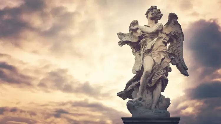 你是一個天使般的存在，散發著光芒和同情心。