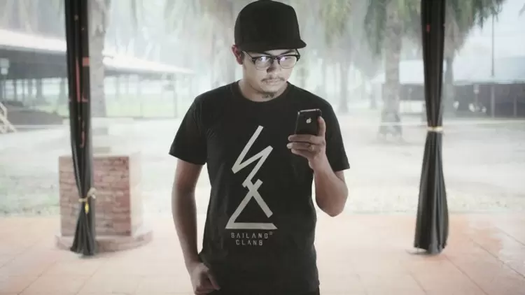 如果你現在必須給某人發短信，請選擇一個表情符號添加到你的簡訊中