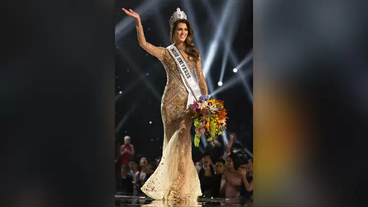 你是2016年環球小姐，來自法國的Iris Mittenaere。