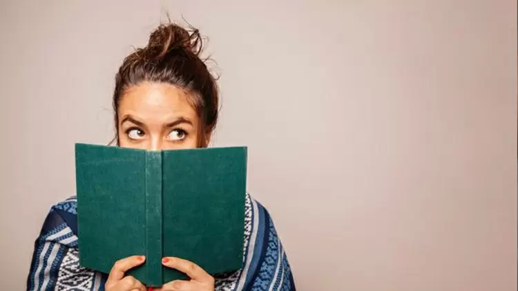 你在書店看到一本書，內容很有爭議，你會怎麼做？