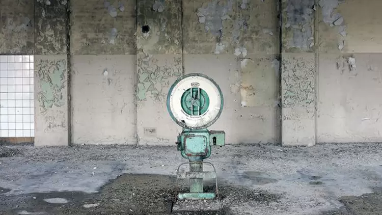 假設你在探險時不小心觸發了一個機關,有個小物體朝你飛來,你會: