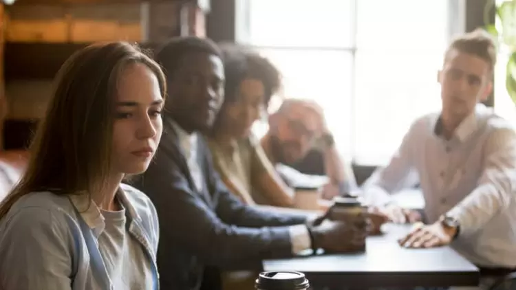 你是否發現自己在逃避朋友和家人?