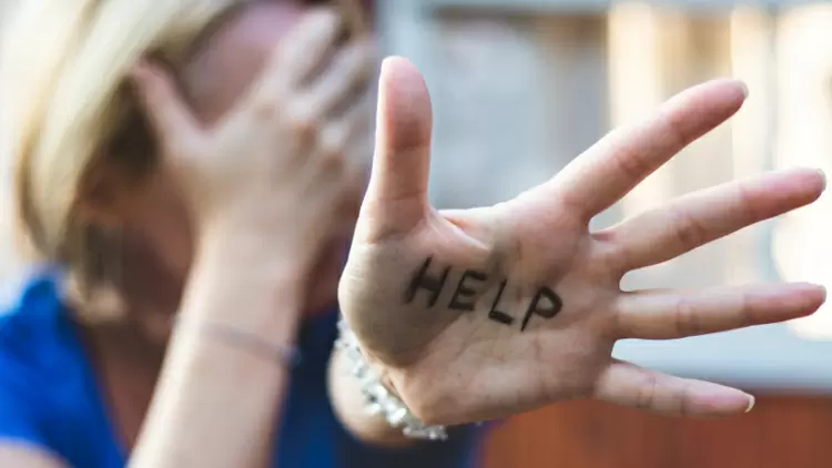 你是否常常想到死亡,或有自殺的念頭,甚至已經有過行動? 友情提示: 如果你有自殺傾向或情緒異常低落,請記得尋求協助。 朋友、家人和心理健康專家都會成為你最強的後盾。