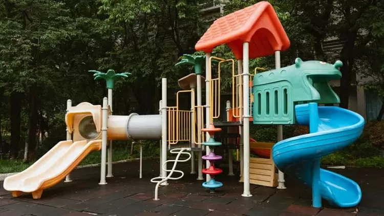 小時候，你最喜歡遊樂場裡的什麼玩具？