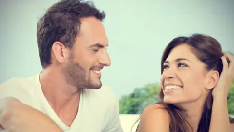 你多久和他說一次話？