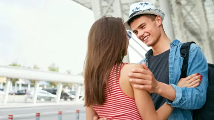 你認識他很久了嗎？