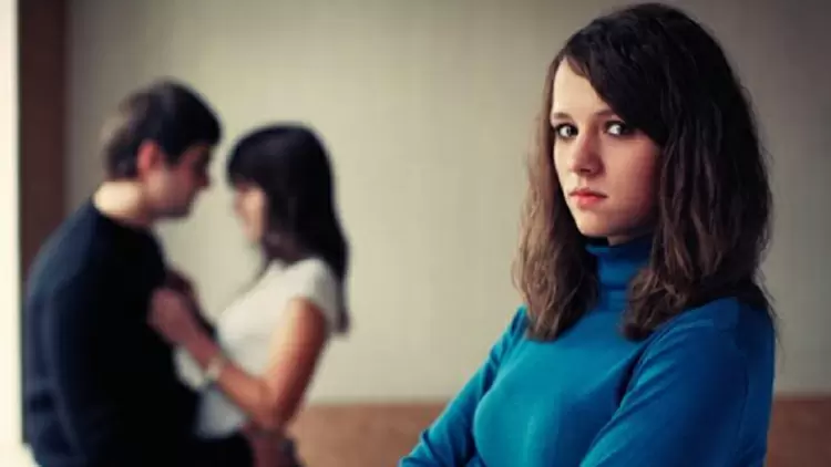 當他和其他女孩調情或說話時，你會嫉妒嗎？