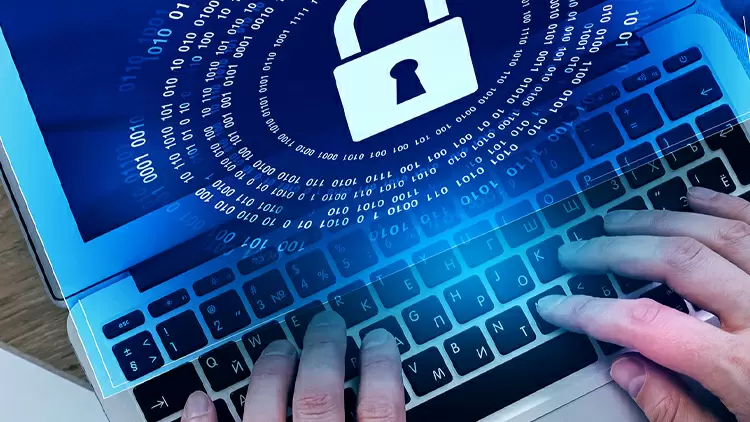 我是個非常注重隱私的人，我不輕易讓人分享我個人的資料。因為你永遠不知道別人會如何利用你的資料，來做為謀取巨利或算計你的工具。