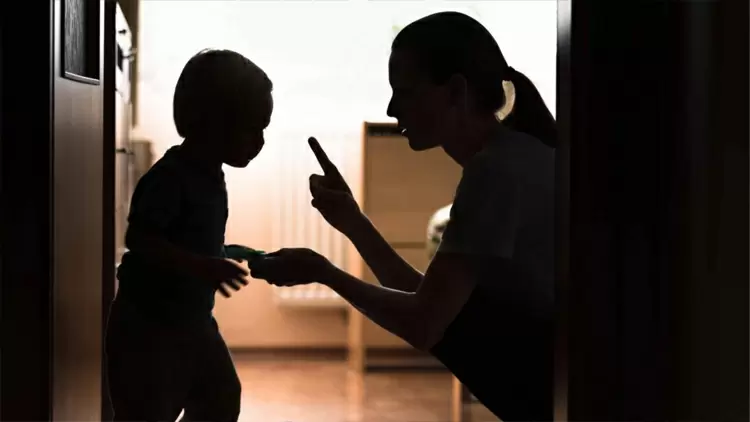 我認為嚴厲的管教是非常重要的，我深信“玉不琢不成器”孩子不打不成材。