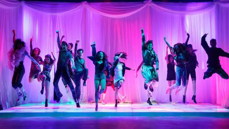 我喜歡做戲劇、音樂、歌舞、新聞採訪等方面的工作。