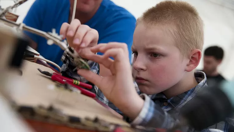 我喜歡親自動手製作一些小玩意兒，從中得到樂趣。