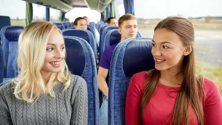 和不熟悉的人交談對我來說毫不困難。