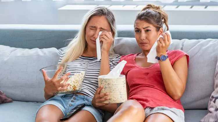 看煽情影片時，我常忍不住眼圈紅潤。