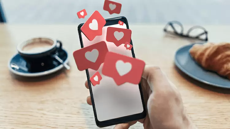 在社交媒體上分享自己的最新動態時,你的主要關注點是什麼?