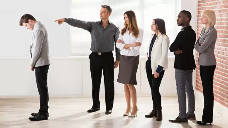 在工作團隊中，如果有人提出批評你的意見，你會：