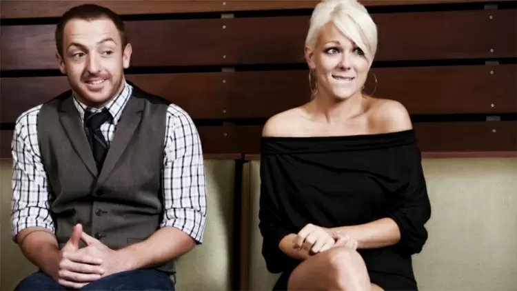 當你在一個場合中感到不舒服時，你會：