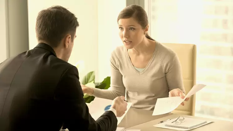 當你需要在工作中與他人溝通時，你會：