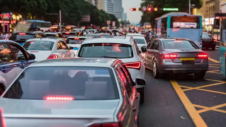 當你遇到交通堵塞時，你通常：