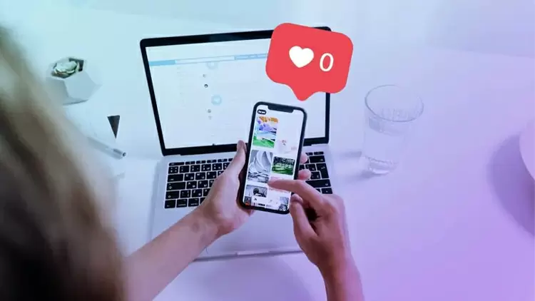 當你的朋友在社群媒體上分享了你不喜歡的內容時，你會：