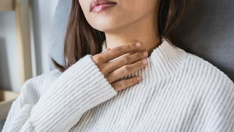 你是否經常會喉嚨有梗塞感，感覺被堵住？