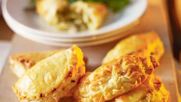 火雞、芽苗菜和餡料餡餅