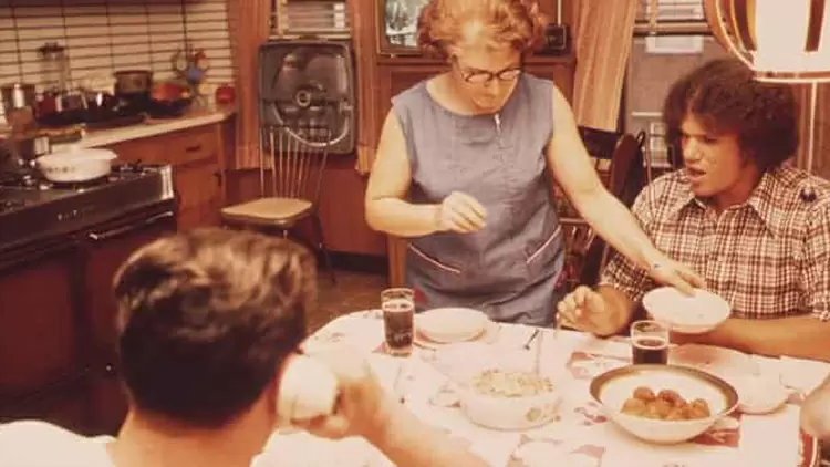 在別人家吃飯時,如果他們提供了你不喜歡的食物,你會如何處理?