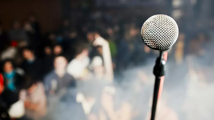 如果要你在公共場合介紹自己，你會有什麼感覺？