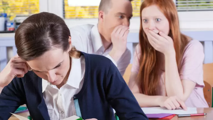 當你周圍的人在竊竊私語時，你會在意他們在說什麼嗎？