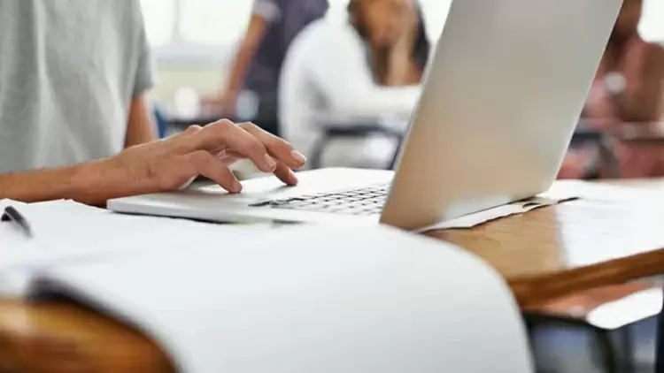 如果你的朋友請你幫忙在他的工作中作弊，你會怎麼做？