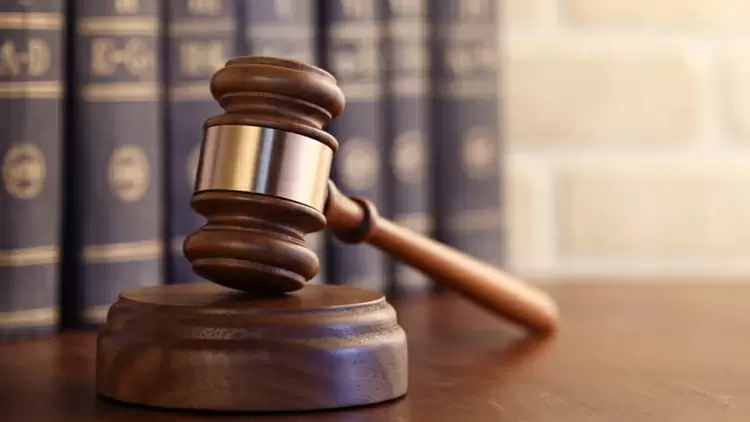 你認為在所有情況下都應遵守法律嗎？