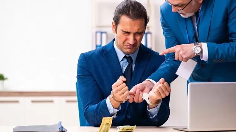 如果你有機會透過不道德的手段獲得升職，你會怎麼做？