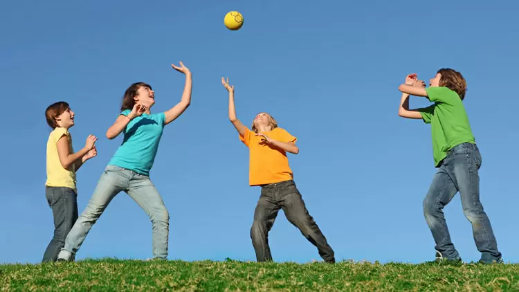 我能和剛認識的人一起玩，例如踢足球或看電影。